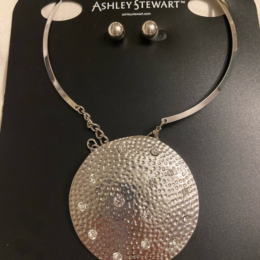Necklace and earring set
